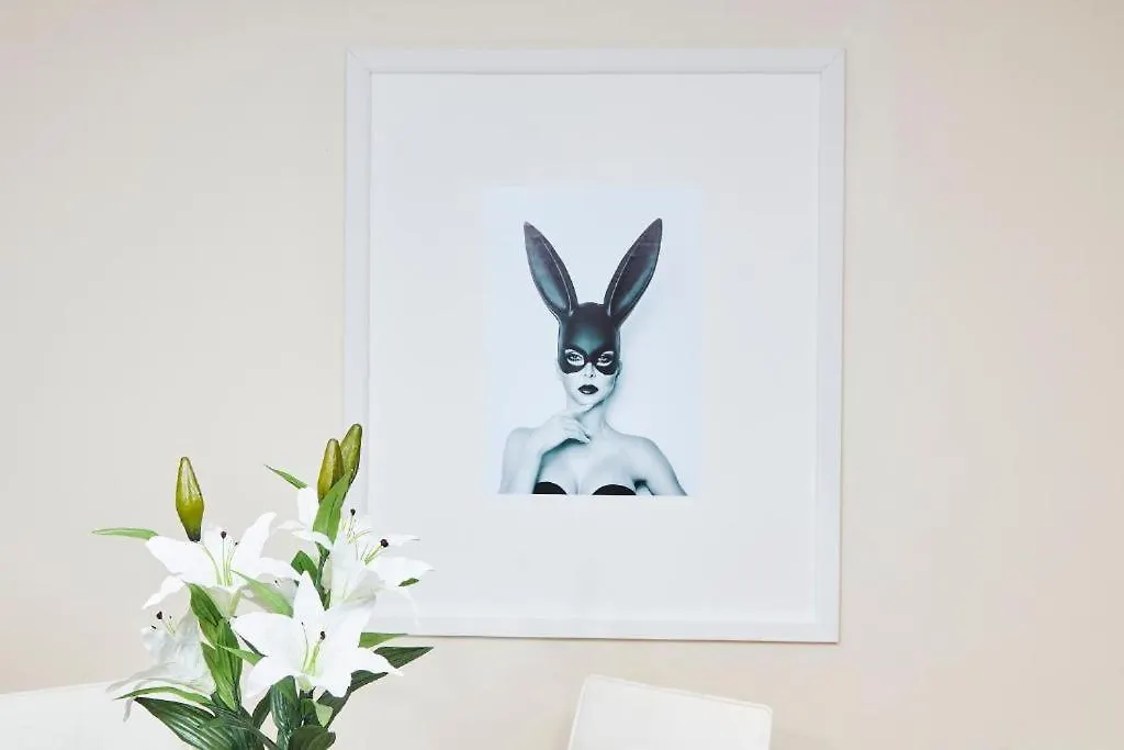 The Moss X Monroe Suite - In Central Bath