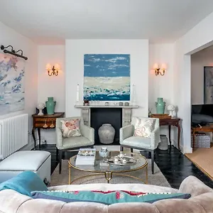  Apartment Stylish & Spacious Center Georgian Townhouse